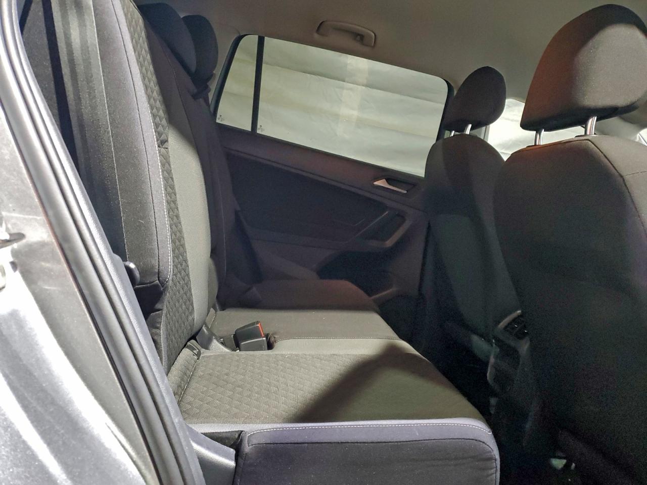2021 VOLKSWAGEN TIGUAN S photo 11
