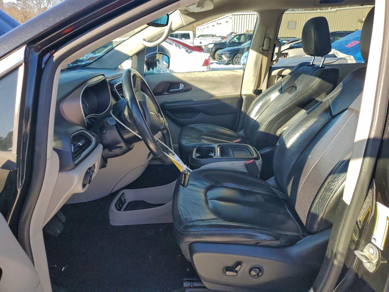 2019 CHRYSLER PACIFICA TOURING L photo 19