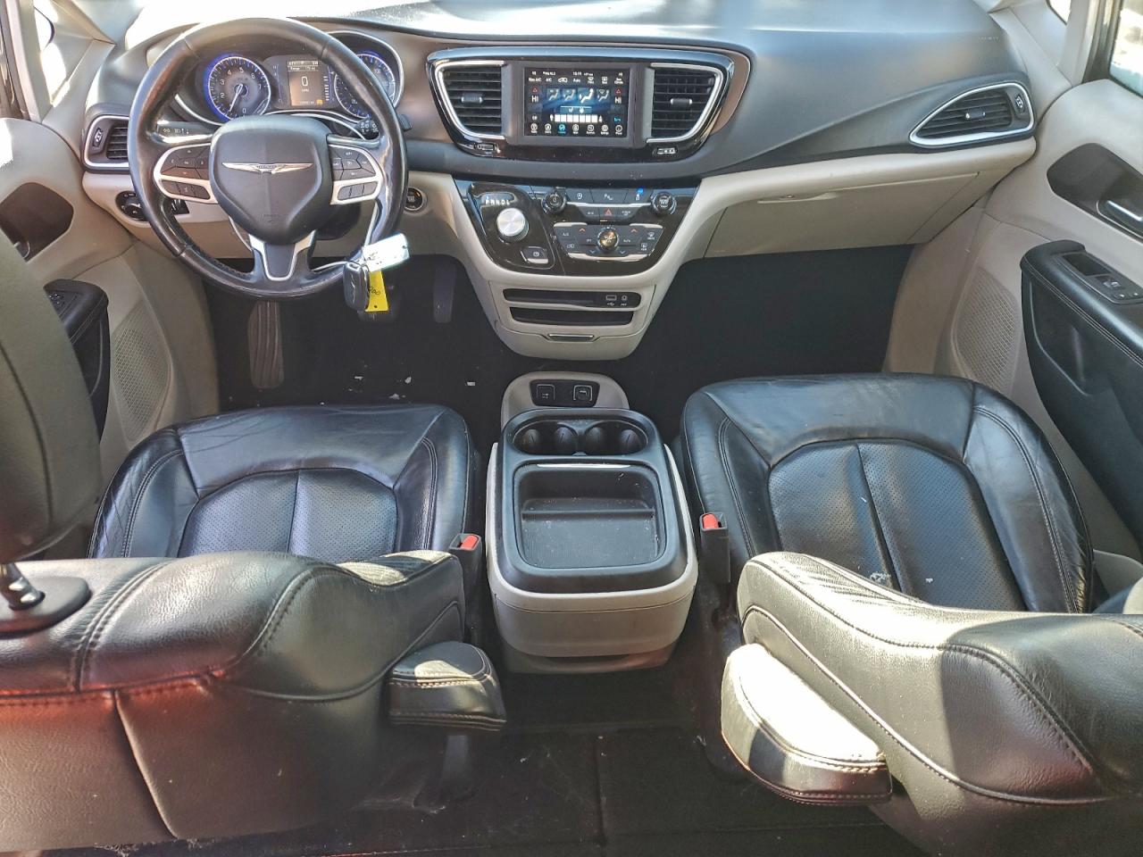 2019 CHRYSLER PACIFICA TOURING L photo 22
