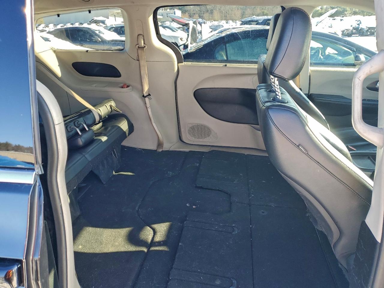 2019 CHRYSLER PACIFICA TOURING L photo 31