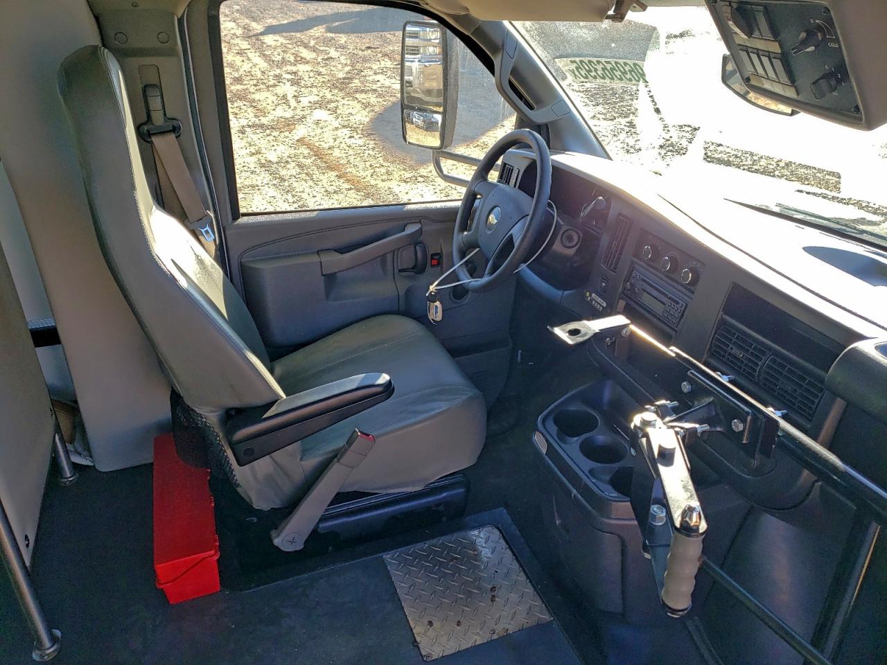 2017 CHEVROLET EXPRESS G3500 photo 5