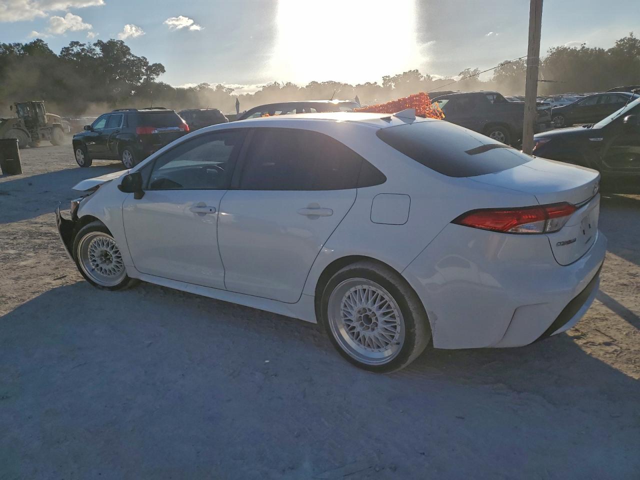2022 TOYOTA COROLLA LE photo 2