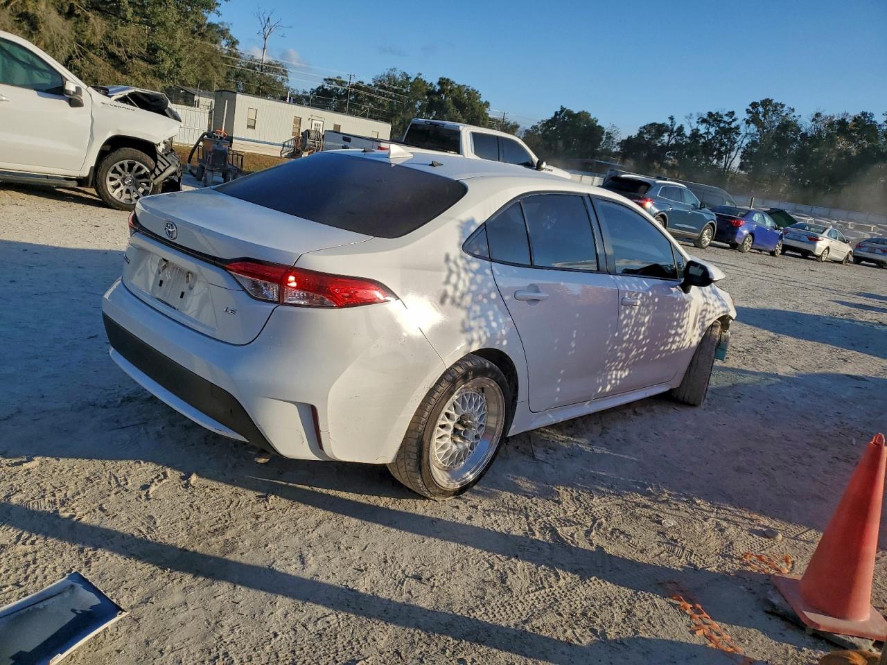 2022 TOYOTA COROLLA LE photo 3