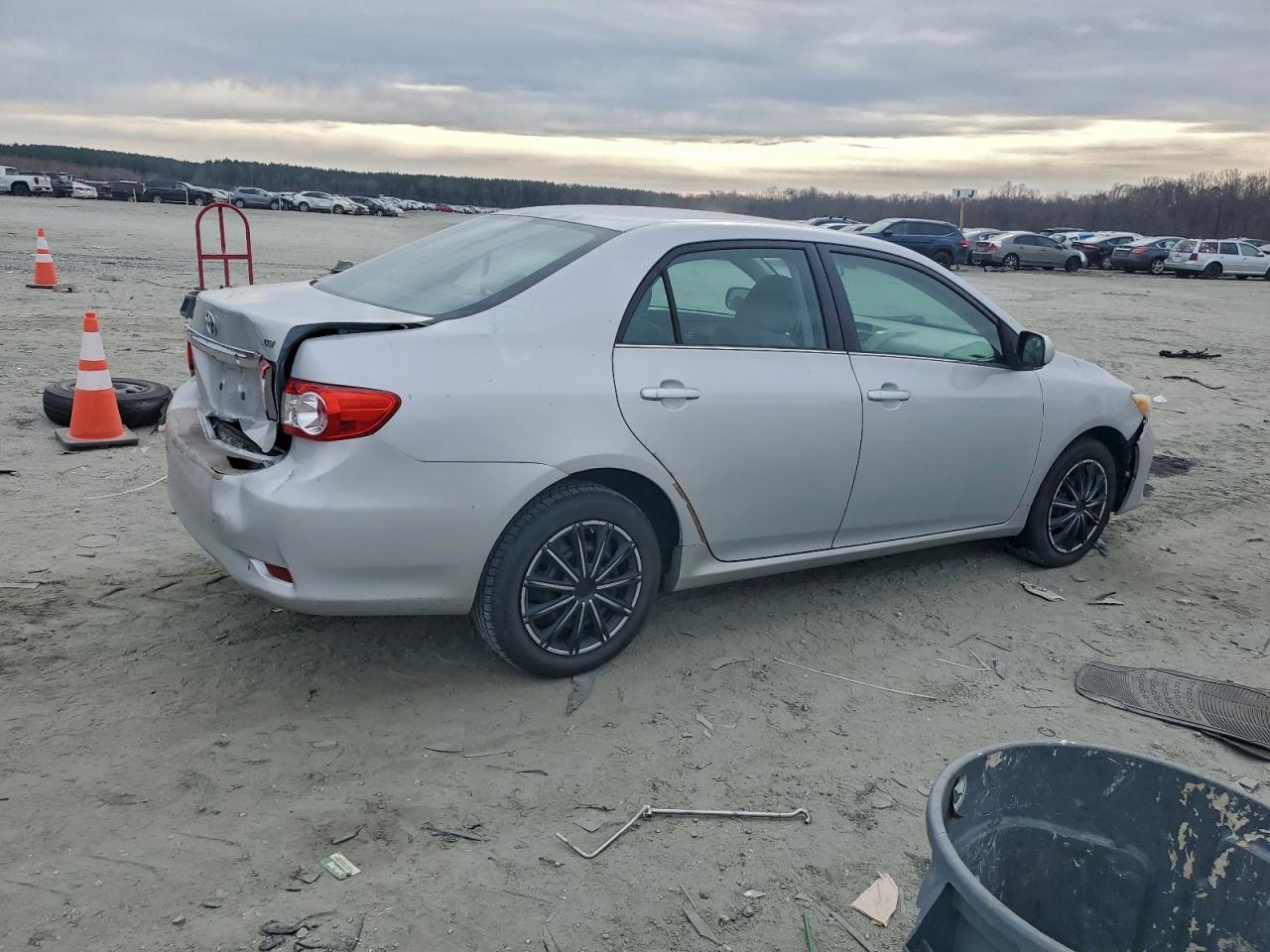 2013 TOYOTA COROLLA BASE photo 3
