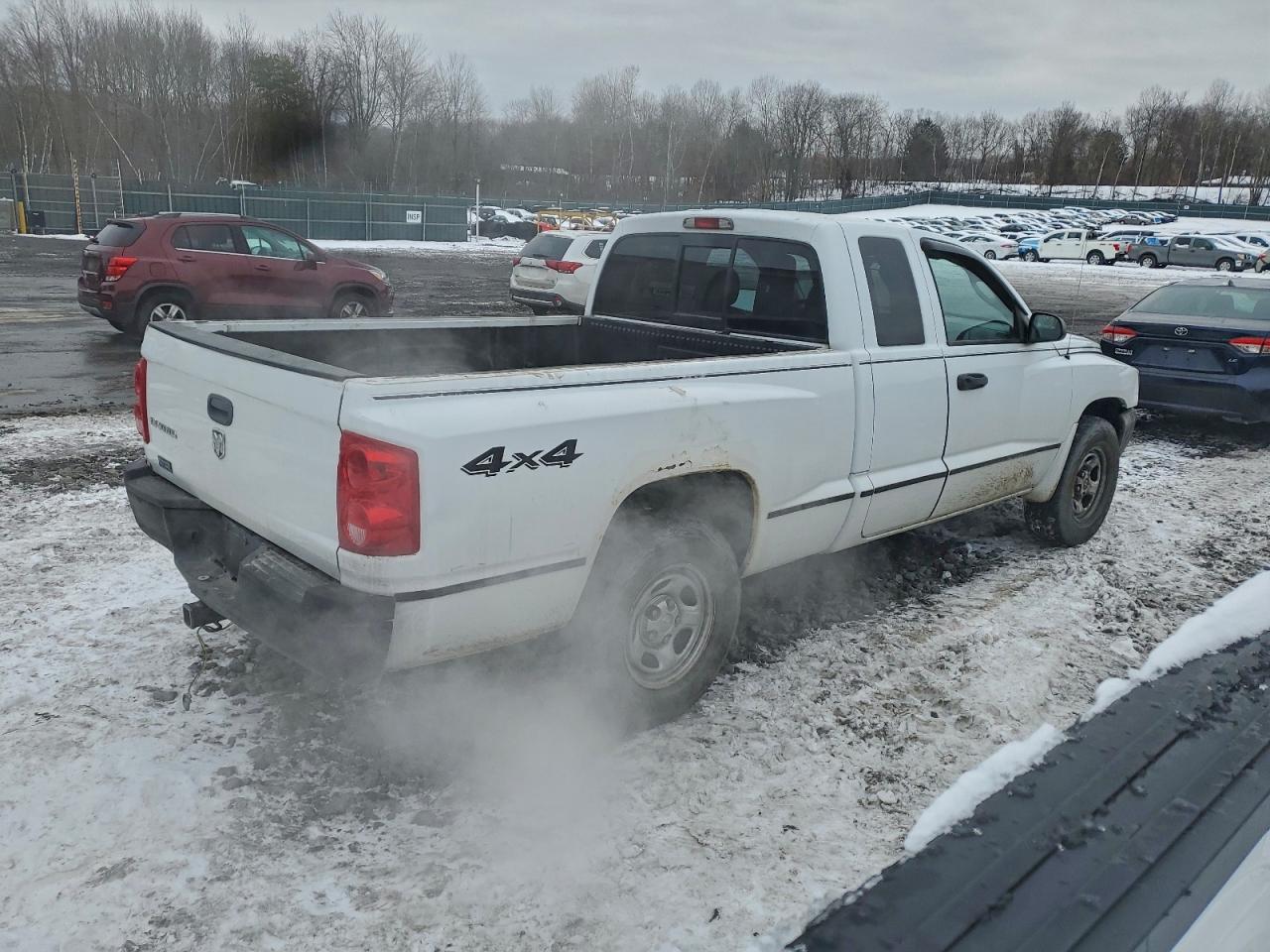 2005 DODGE DAKOTA ST photo 3