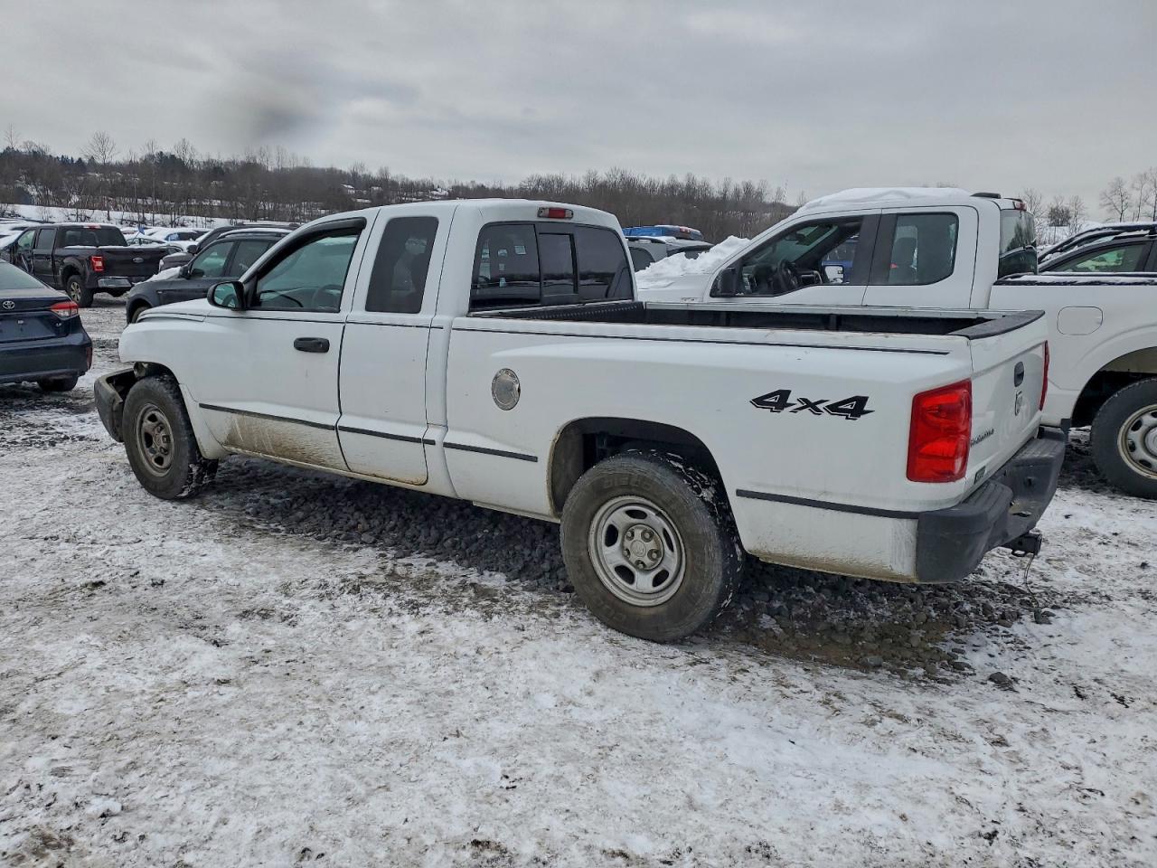 2005 DODGE DAKOTA ST photo 2