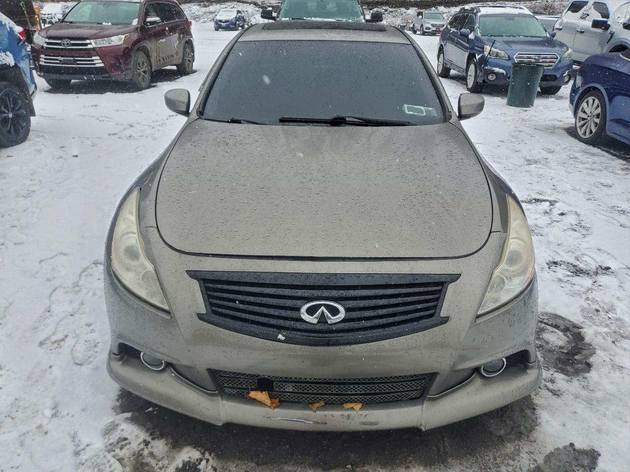 2013 INFINITI G37 photo 9