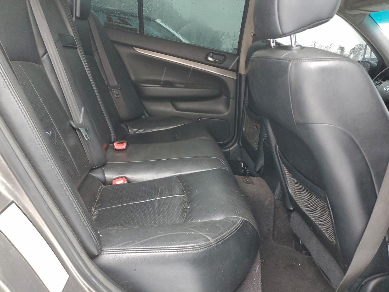 2013 INFINITI G37 photo 19