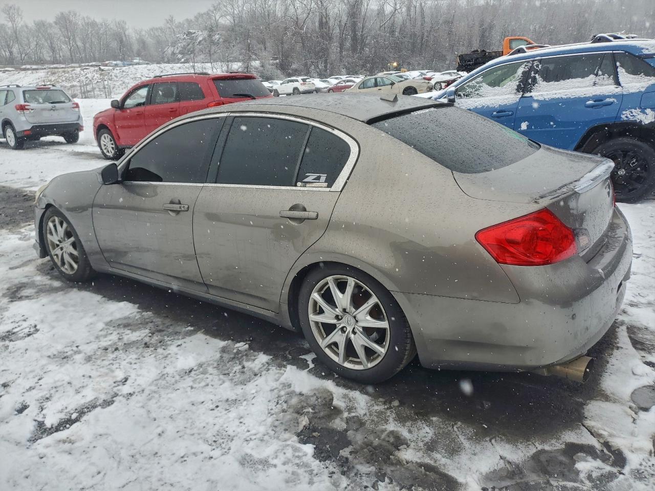 2013 INFINITI G37 photo 3