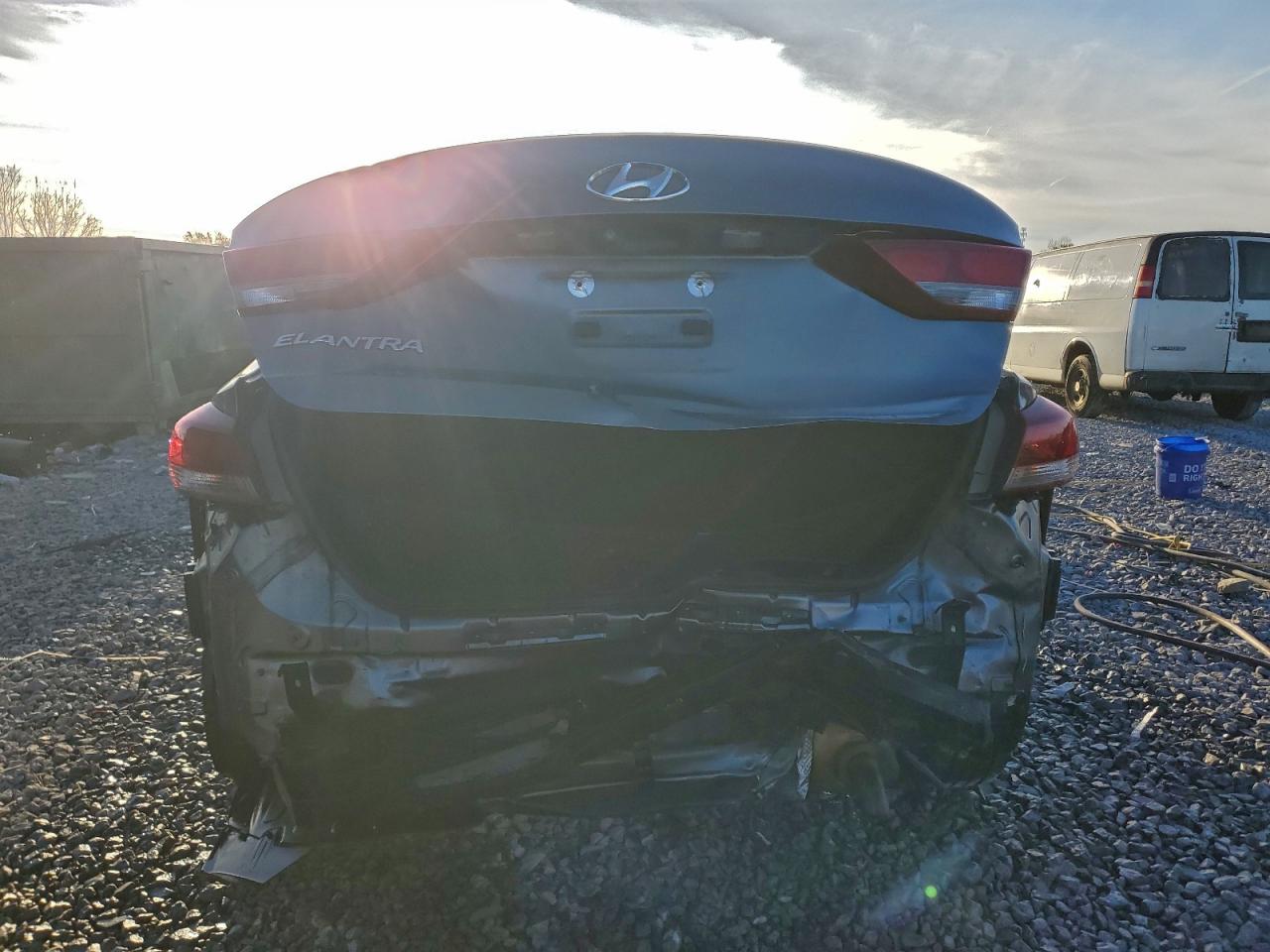 2017 HYUNDAI ELANTRA SE photo 6