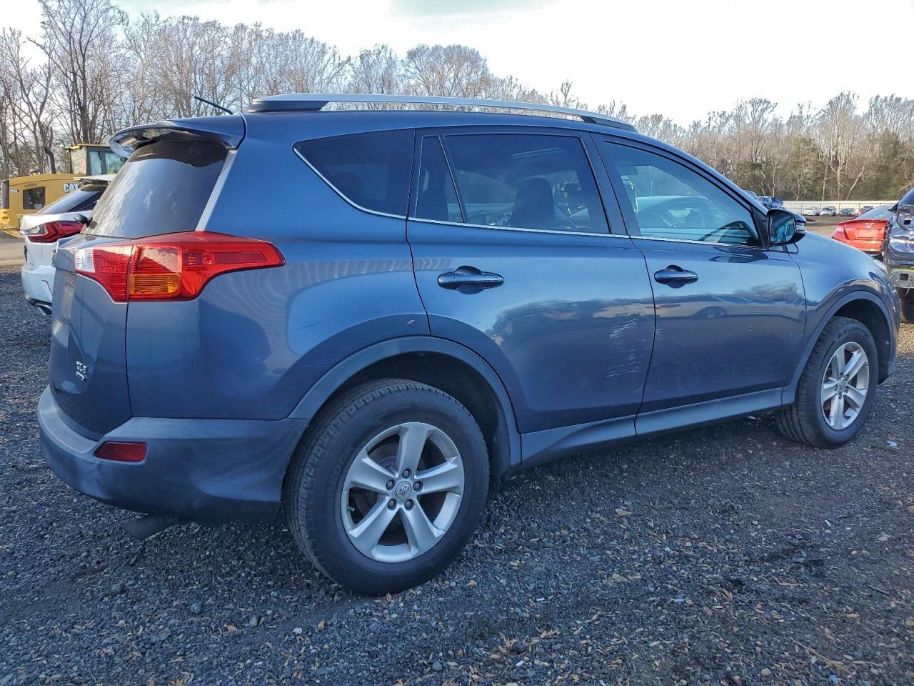 2013 TOYOTA RAV4 XLE photo 3