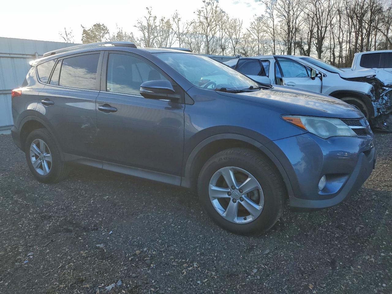 2013 TOYOTA RAV4 XLE photo 4
