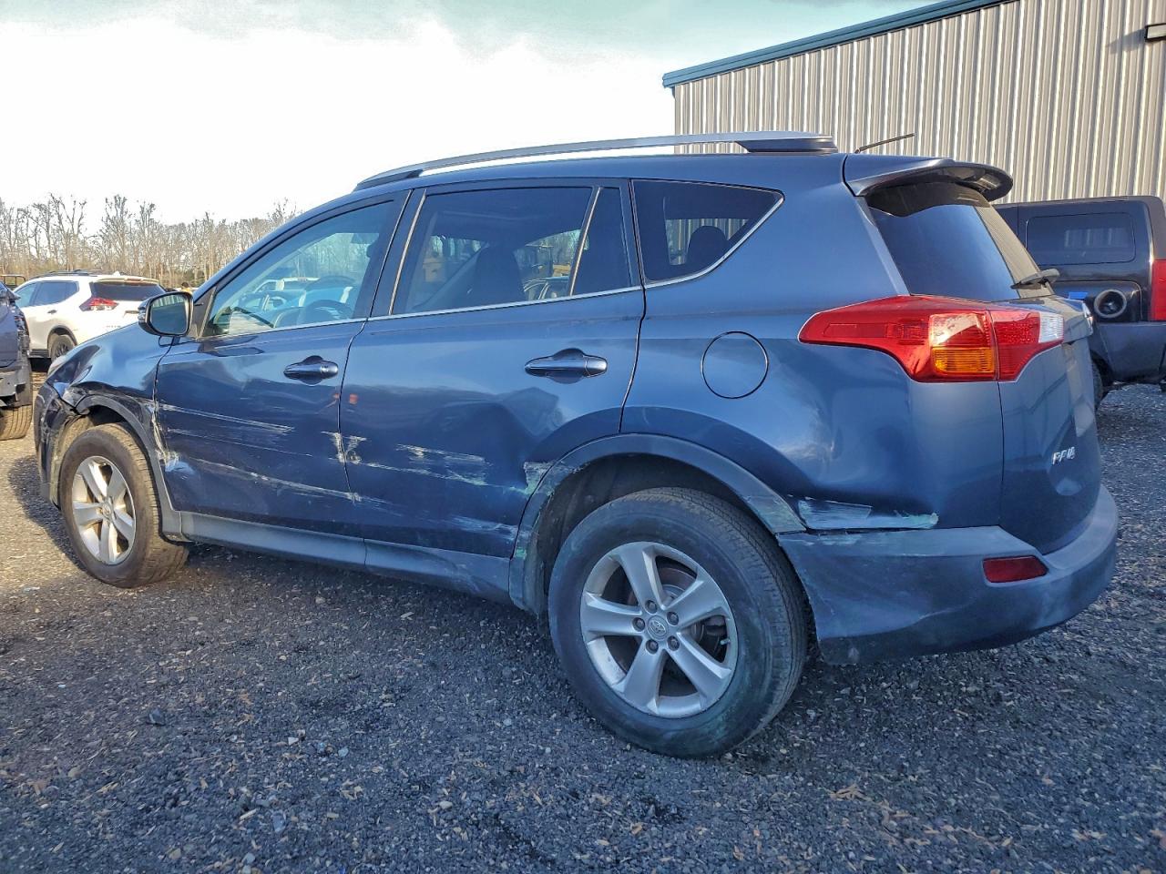 2013 TOYOTA RAV4 XLE photo 2