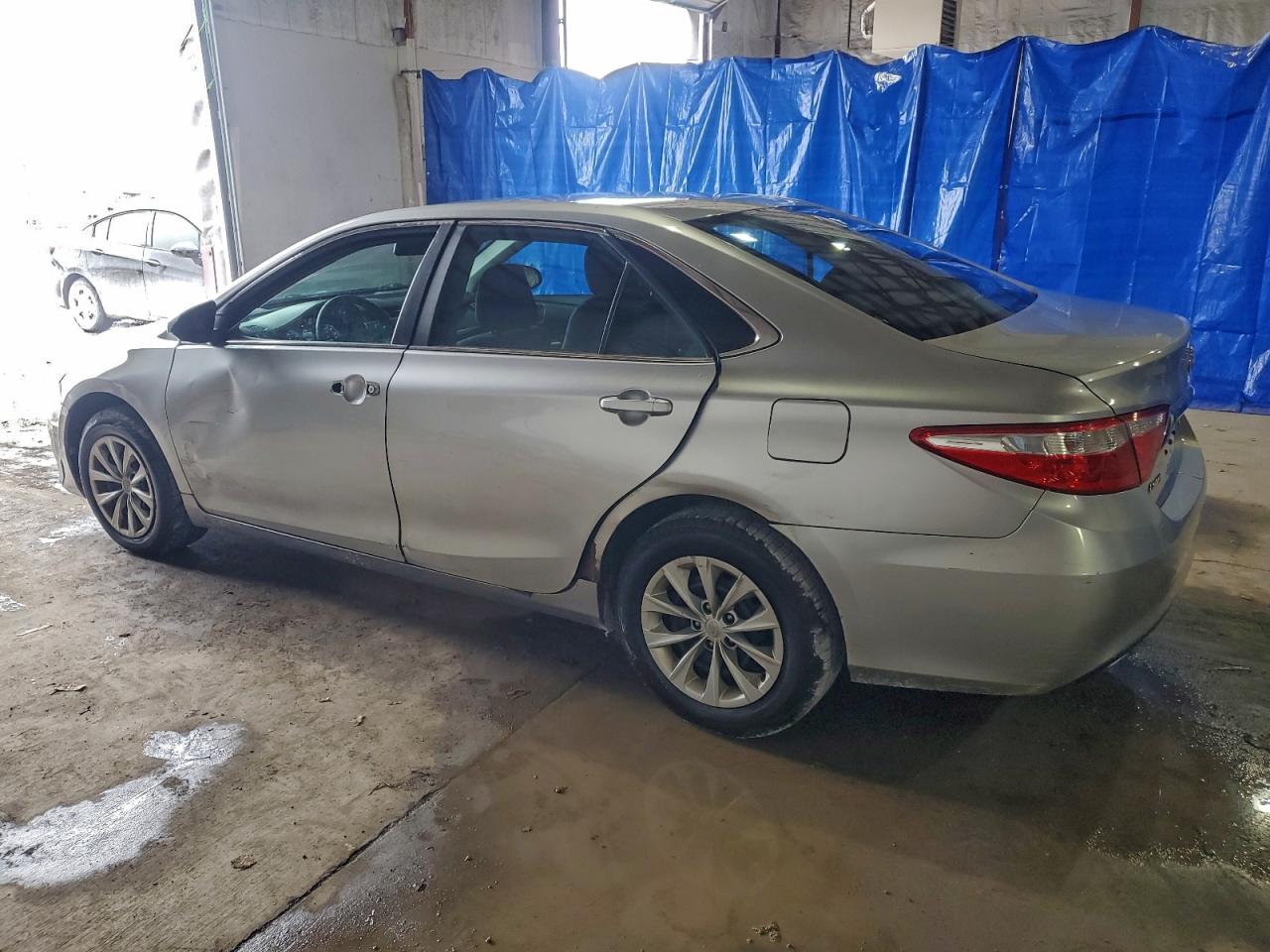 2016 TOYOTA CAMRY LE photo 3