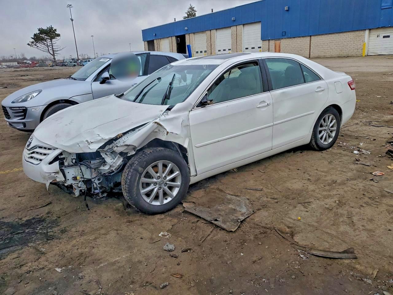 2011 TOYOTA CAMRY