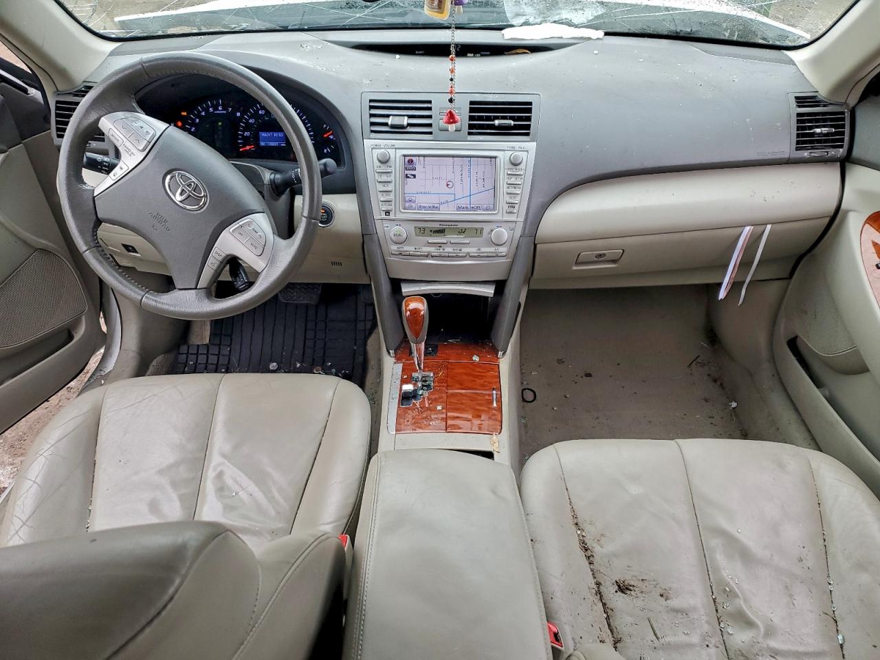 2011 TOYOTA CAMRY SE photo 8