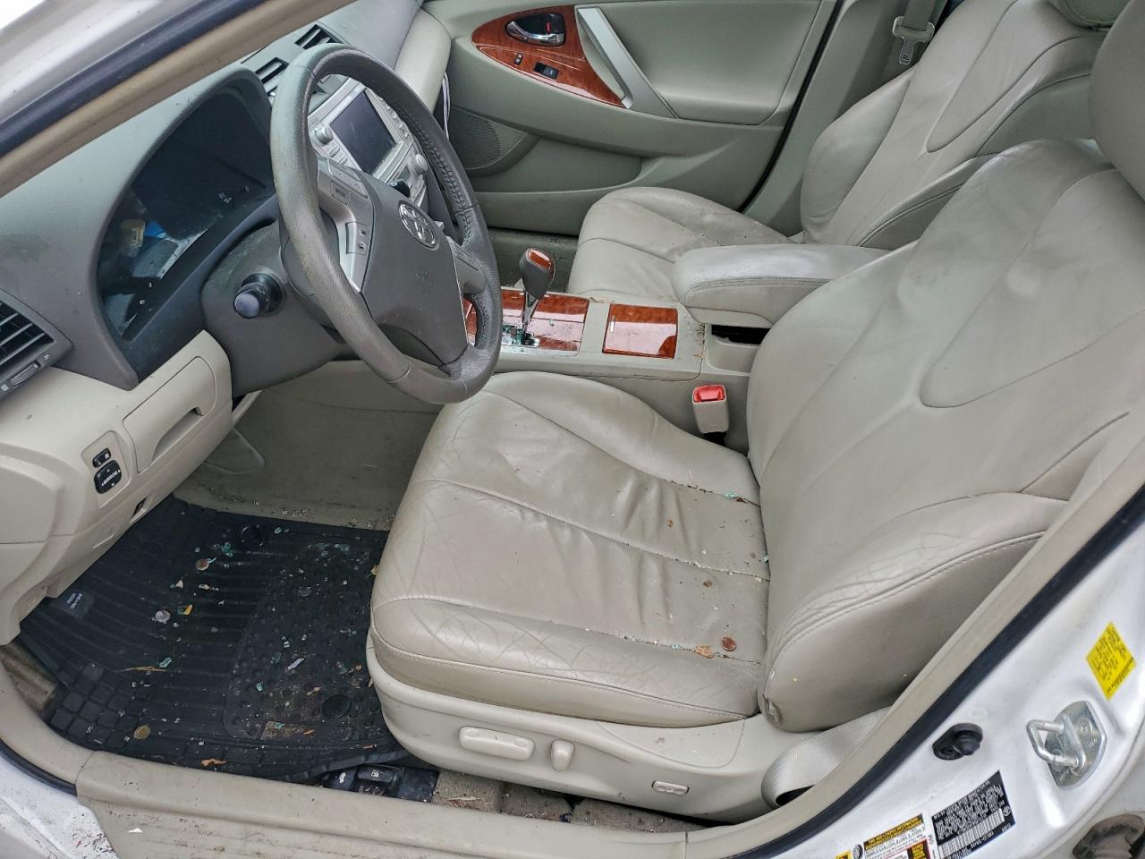 2011 TOYOTA CAMRY SE photo 7