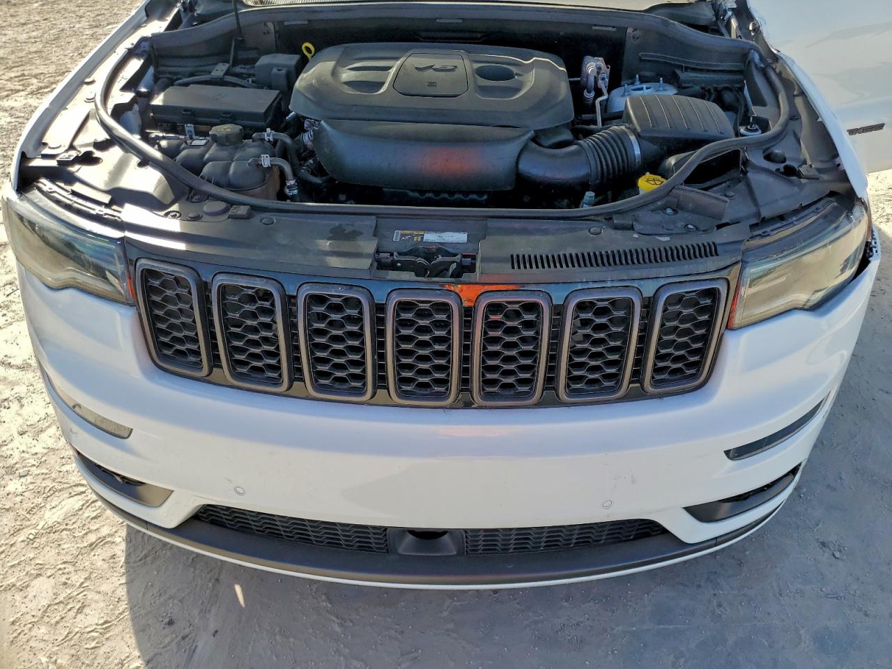 2019 JEEP GRAND CHEROKEE OVERLAND photo 12