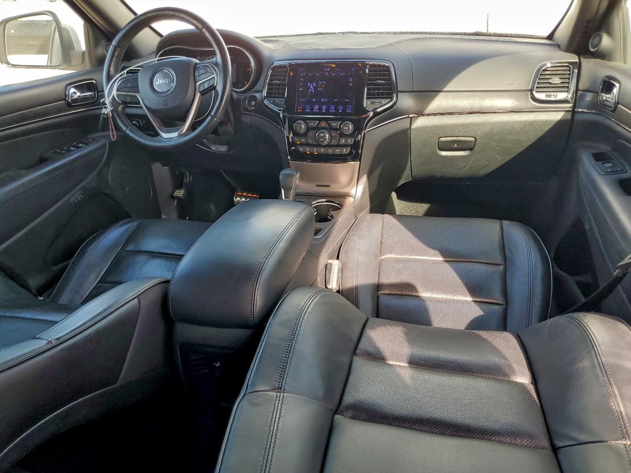 2019 JEEP GRAND CHEROKEE OVERLAND photo 8