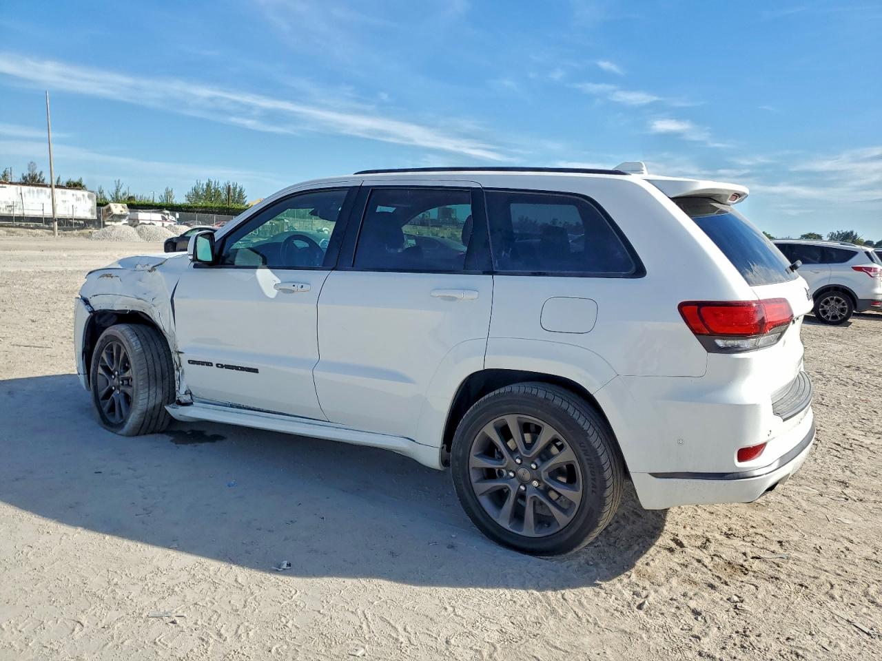 2019 JEEP GRAND CHEROKEE OVERLAND photo 2