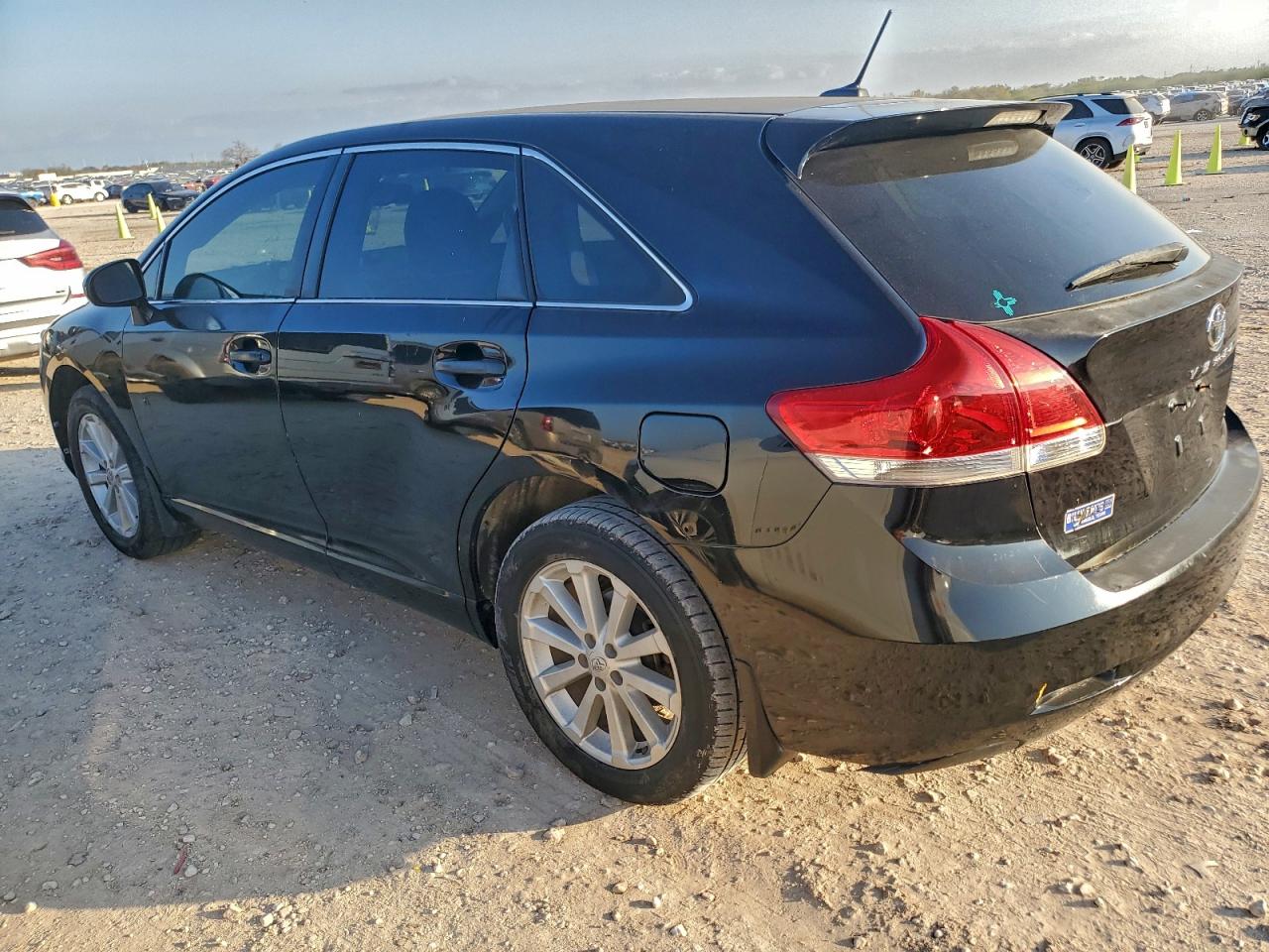 2012 TOYOTA VENZA LE photo 4