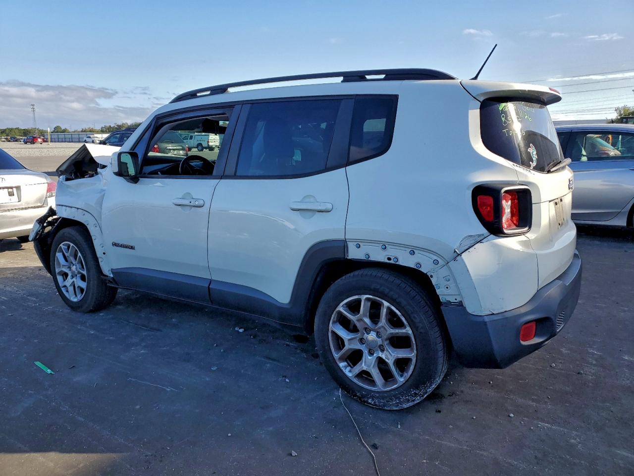 2015 JEEP RENEGADE LATITUDE photo 4