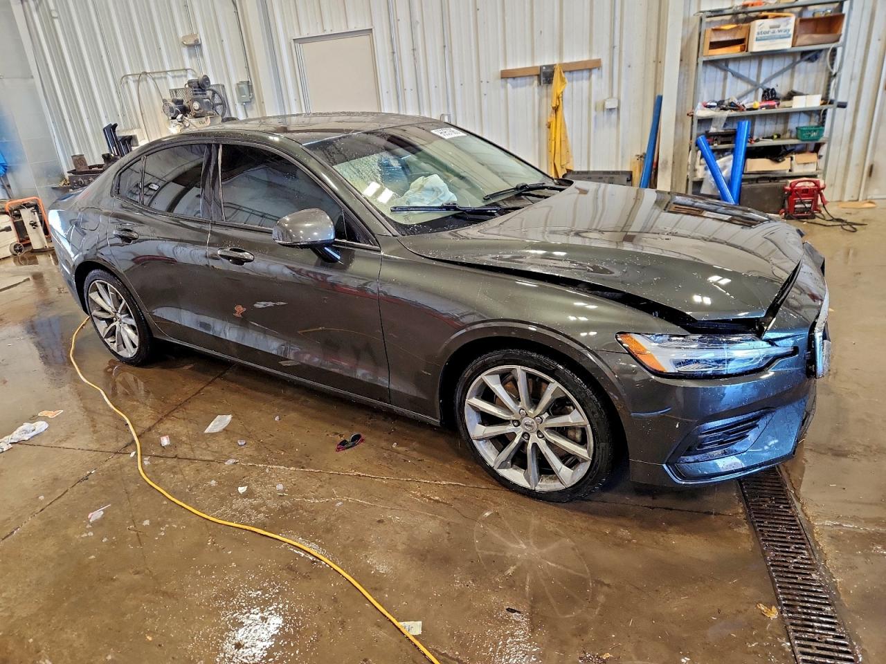 2020 VOLVO S60 T6 MOMENTUM photo 4