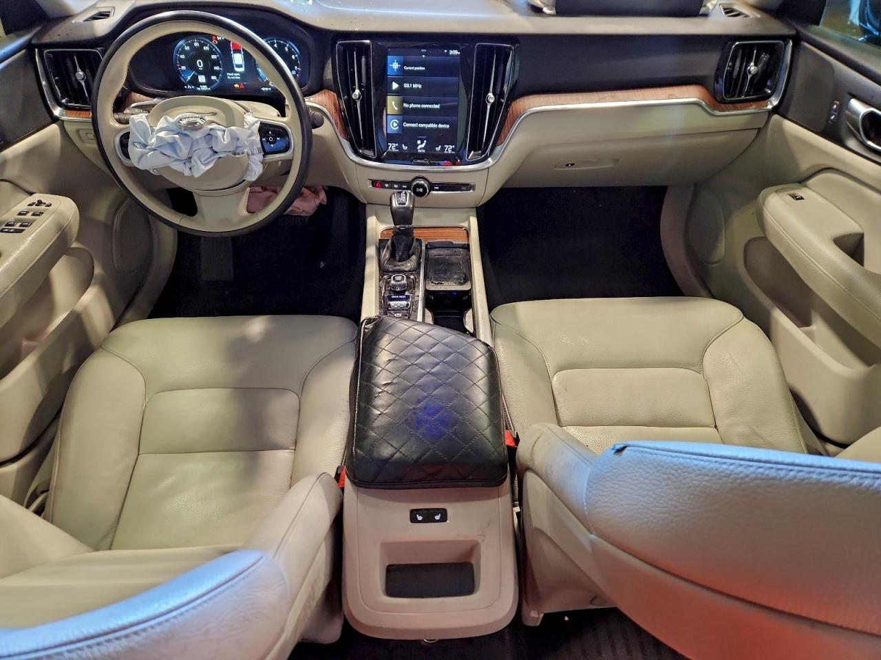 2020 VOLVO S60 T6 MOMENTUM photo 8