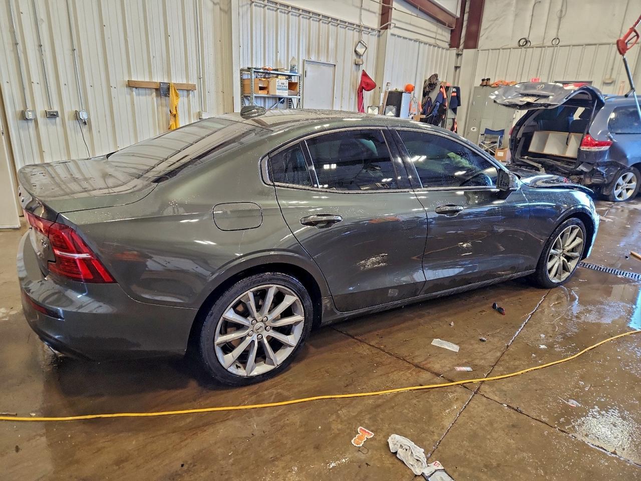 2020 VOLVO S60 T6 MOMENTUM photo 3