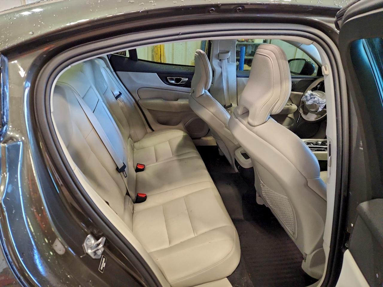 2020 VOLVO S60 T6 MOMENTUM photo 10