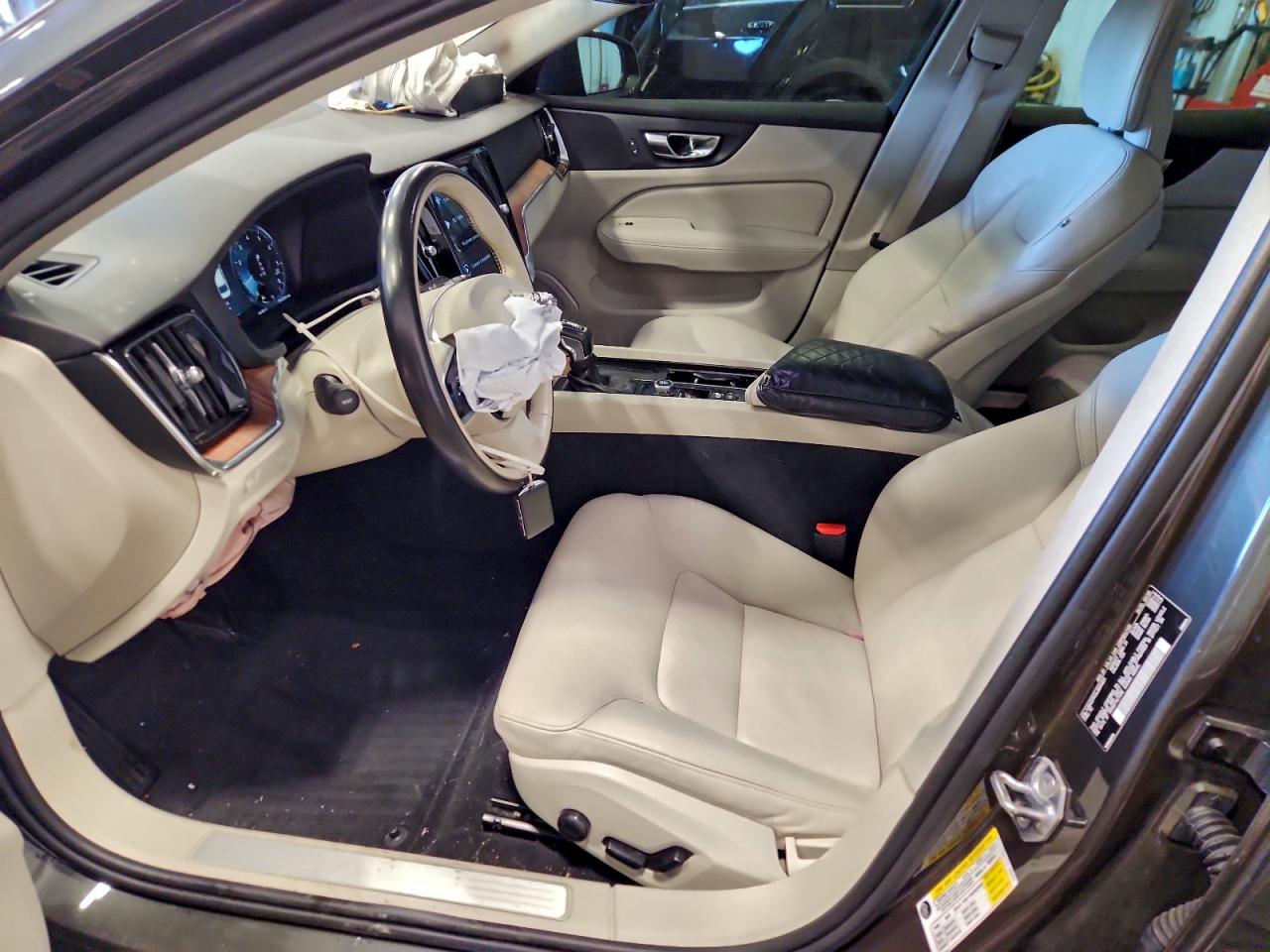 2020 VOLVO S60 T6 MOMENTUM photo 7