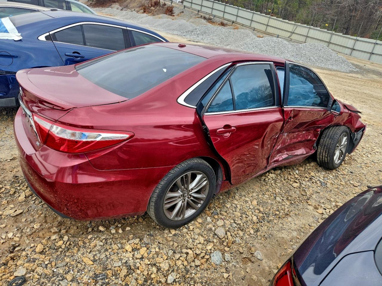 2017 TOYOTA CAMRY LE photo 3