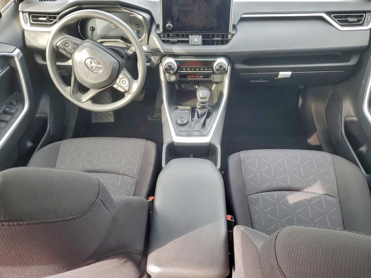 2025 TOYOTA RAV4 XLE photo 15