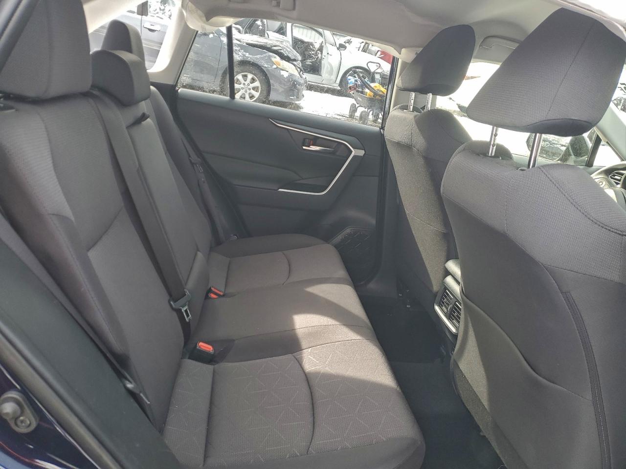 2025 TOYOTA RAV4 XLE photo 21
