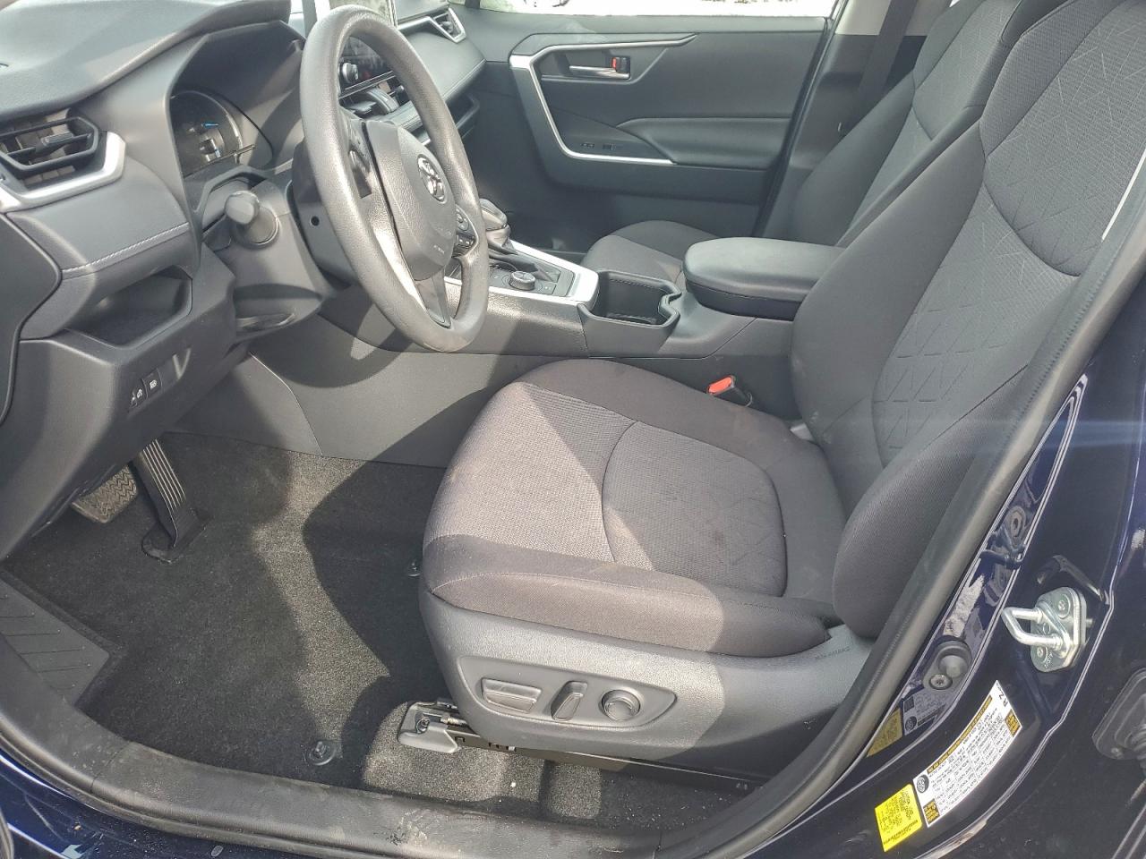 2025 TOYOTA RAV4 XLE photo 13
