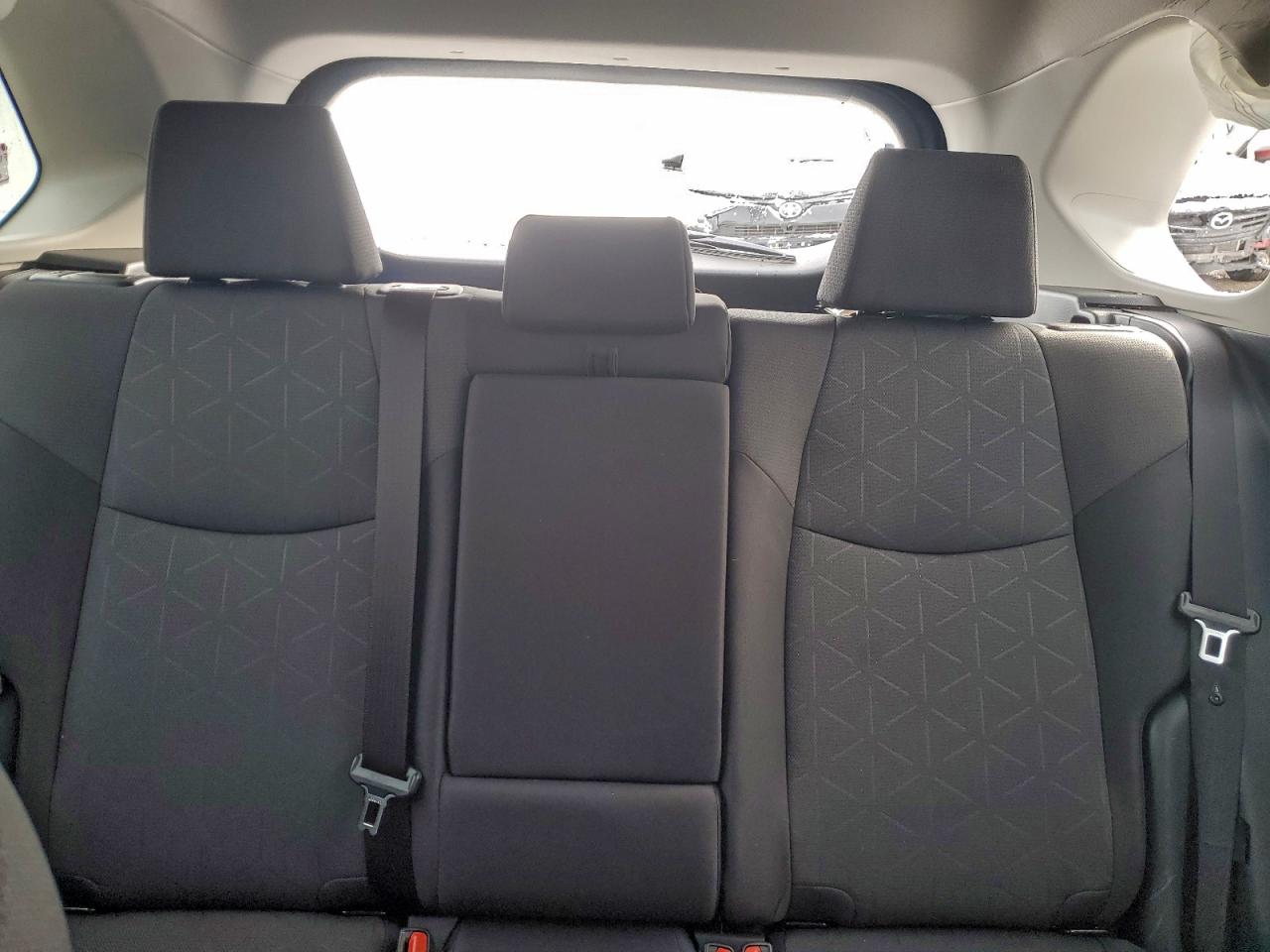 2025 TOYOTA RAV4 XLE photo 19