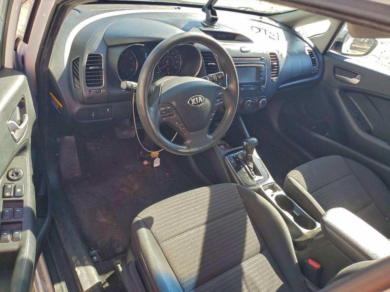 2017 KIA FORTE LX photo 8