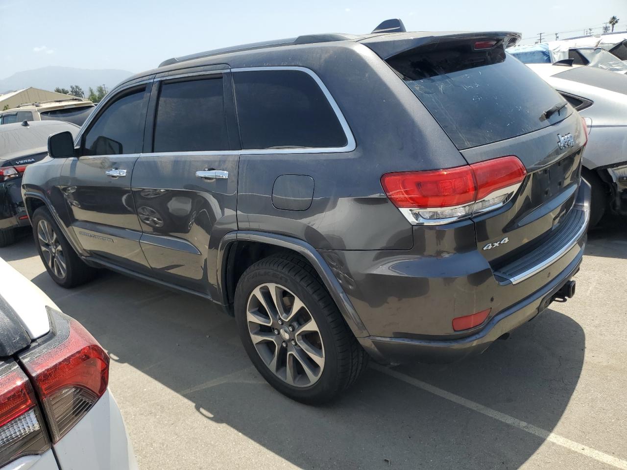 2018 JEEP GRAND CHEROKEE OVERLAND photo 4