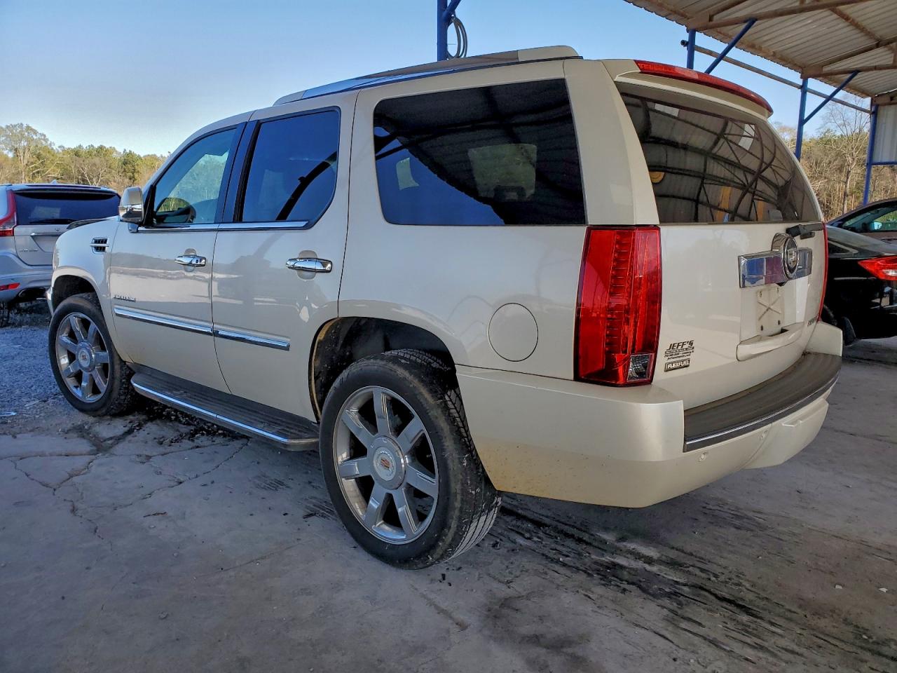 2012 CADILLAC ESCALADE LUXURY photo 3
