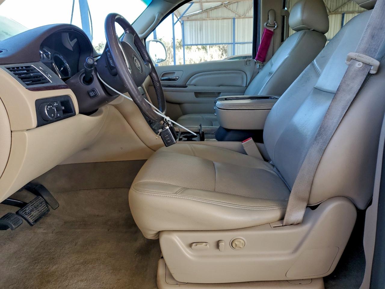 2012 CADILLAC ESCALADE LUXURY photo 13