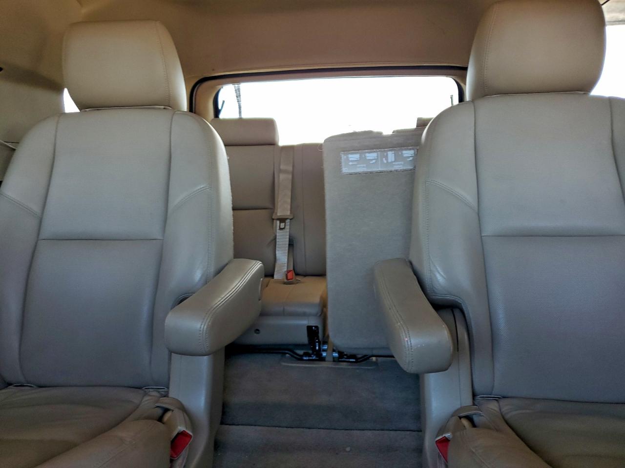 2012 CADILLAC ESCALADE LUXURY photo 19