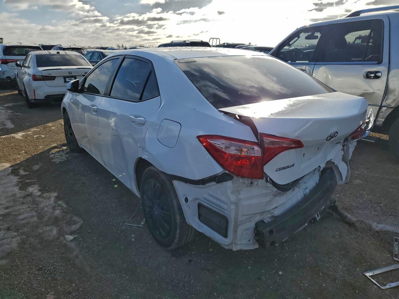 2018 TOYOTA COROLLA L photo 3