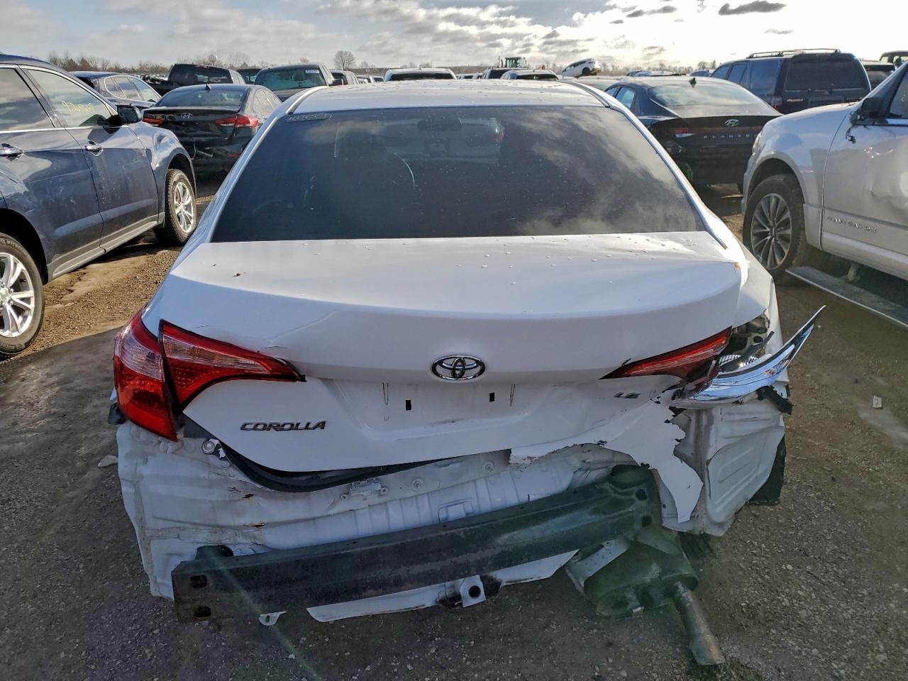 2018 TOYOTA COROLLA L photo 11