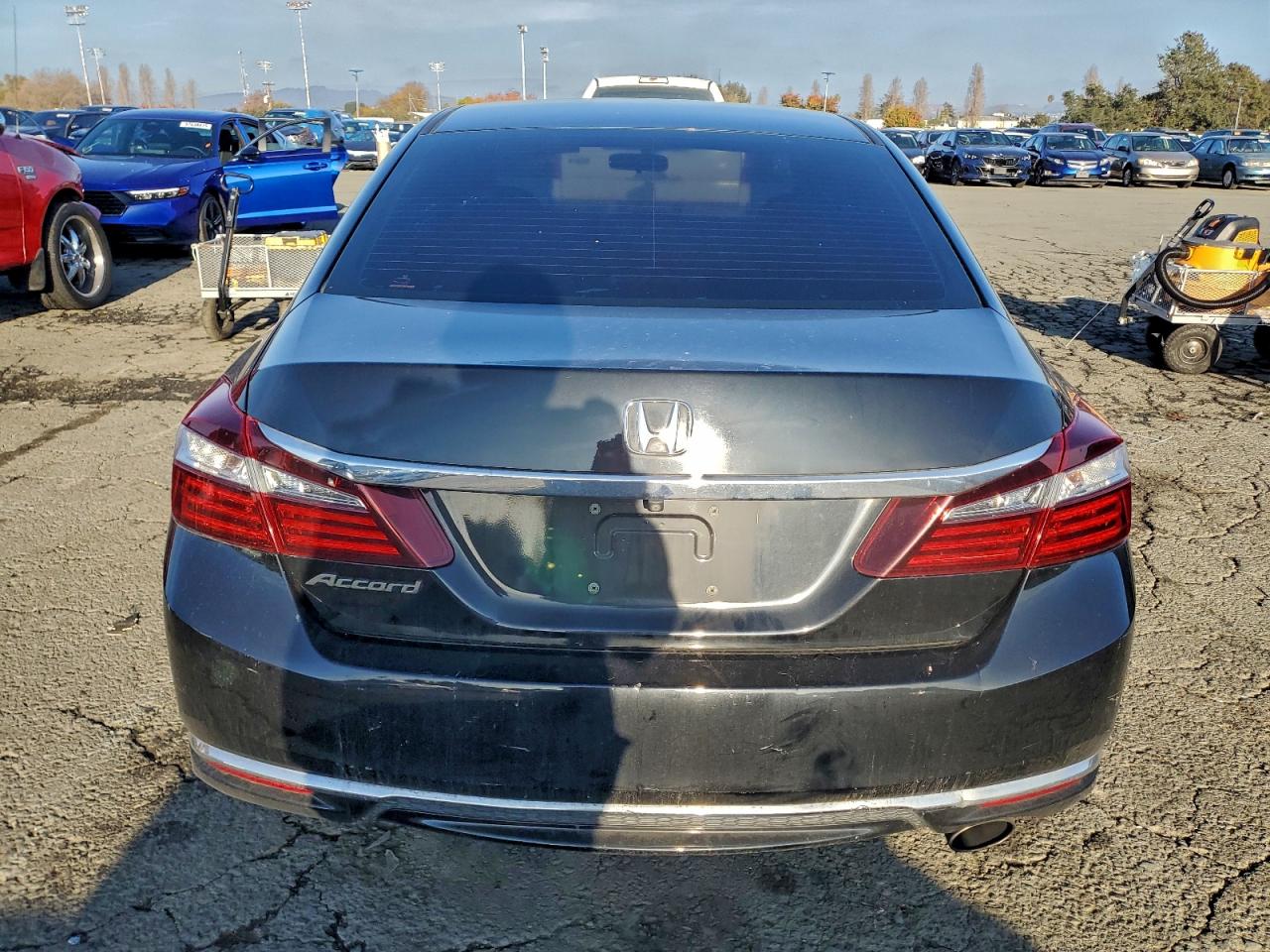 2016 HONDA ACCORD LX photo 6