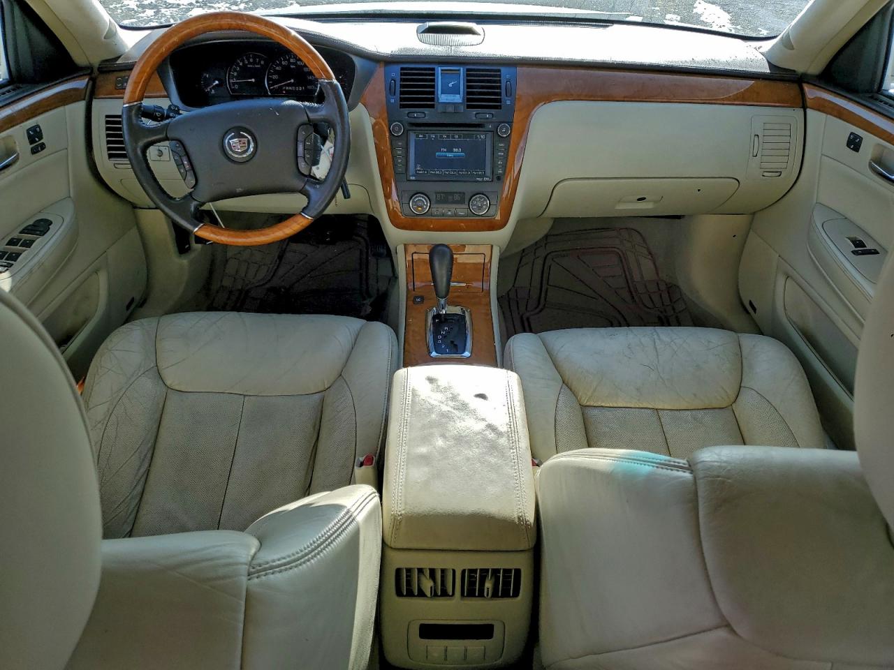 2011 CADILLAC DTS PLATINUM photo 15