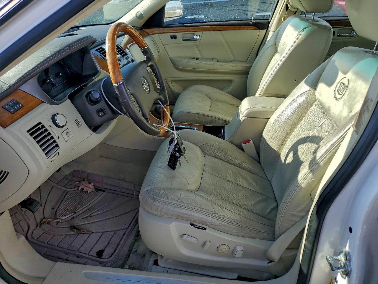 2011 CADILLAC DTS PLATINUM photo 13