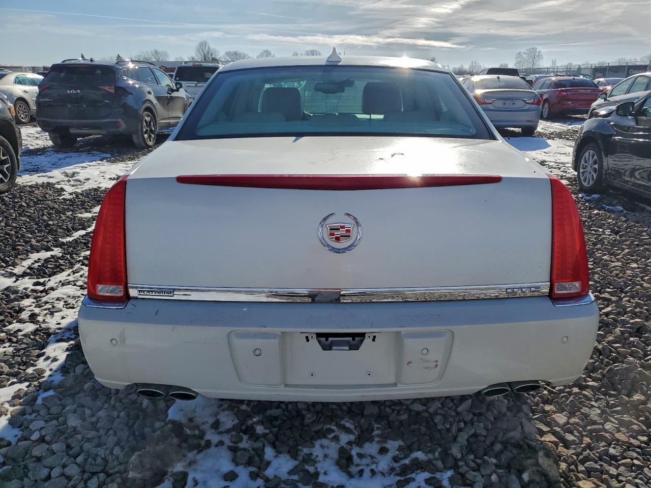 2011 CADILLAC DTS PLATINUM photo 11