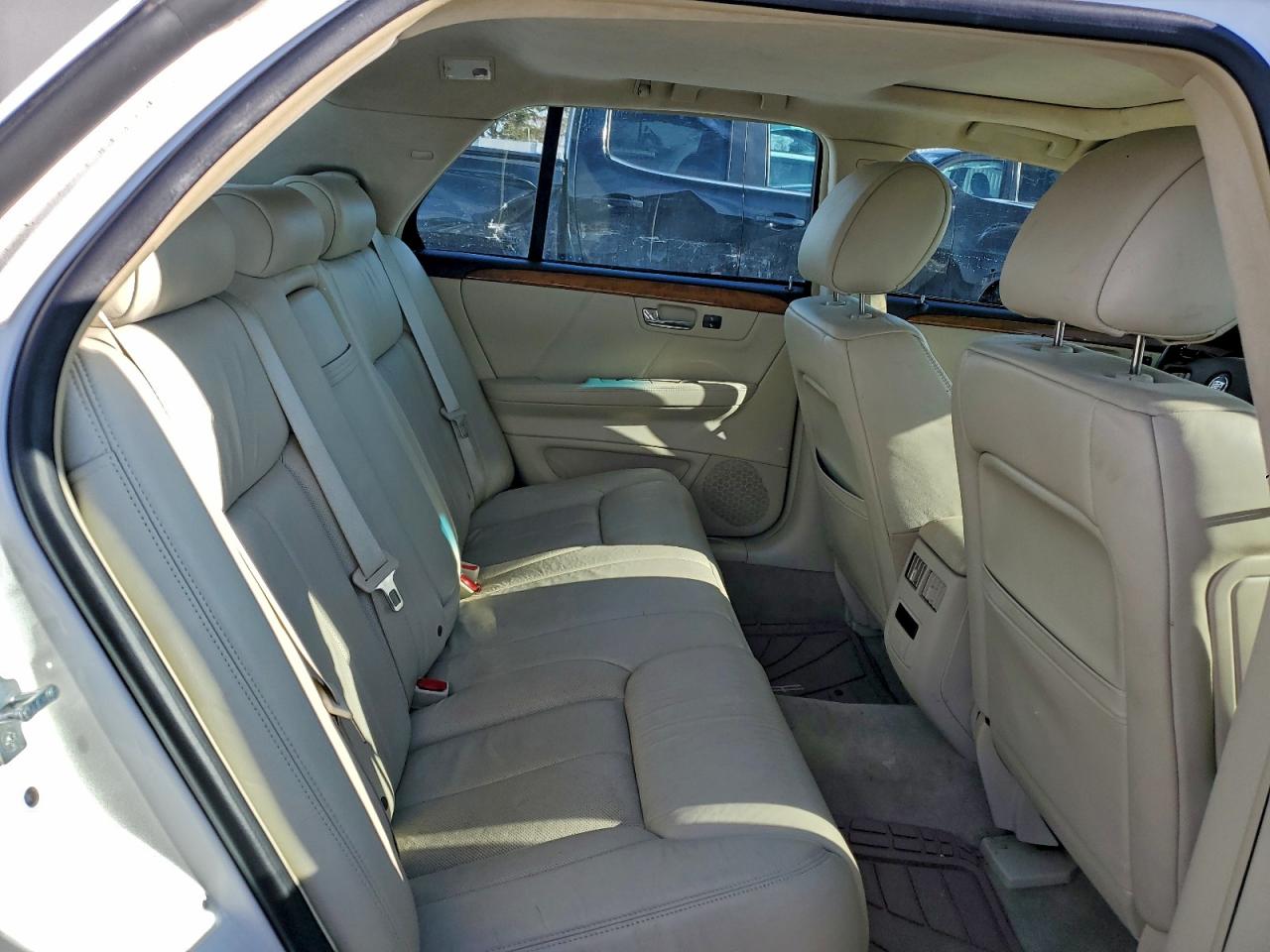 2011 CADILLAC DTS PLATINUM photo 19