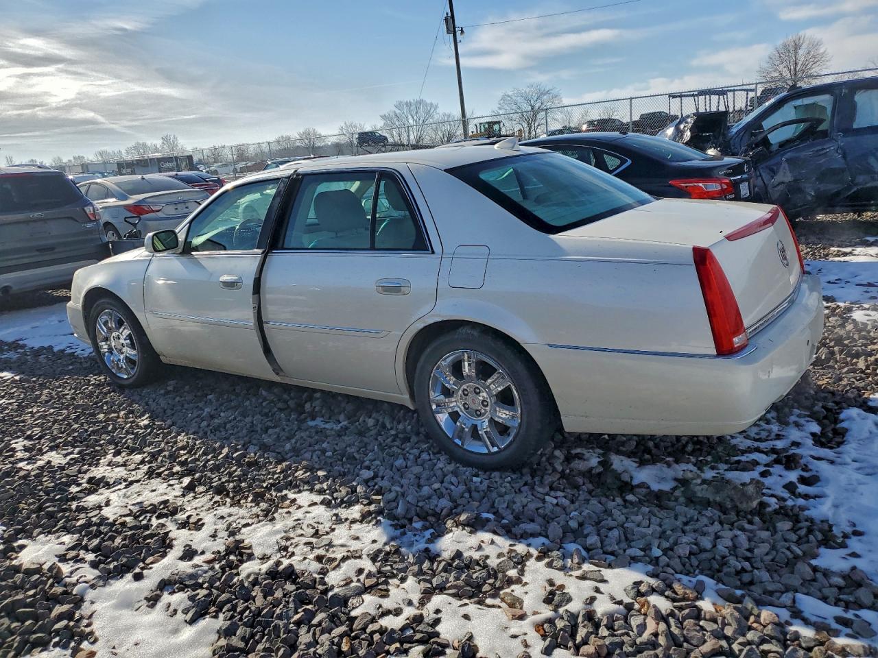 2011 CADILLAC DTS PLATINUM photo 3