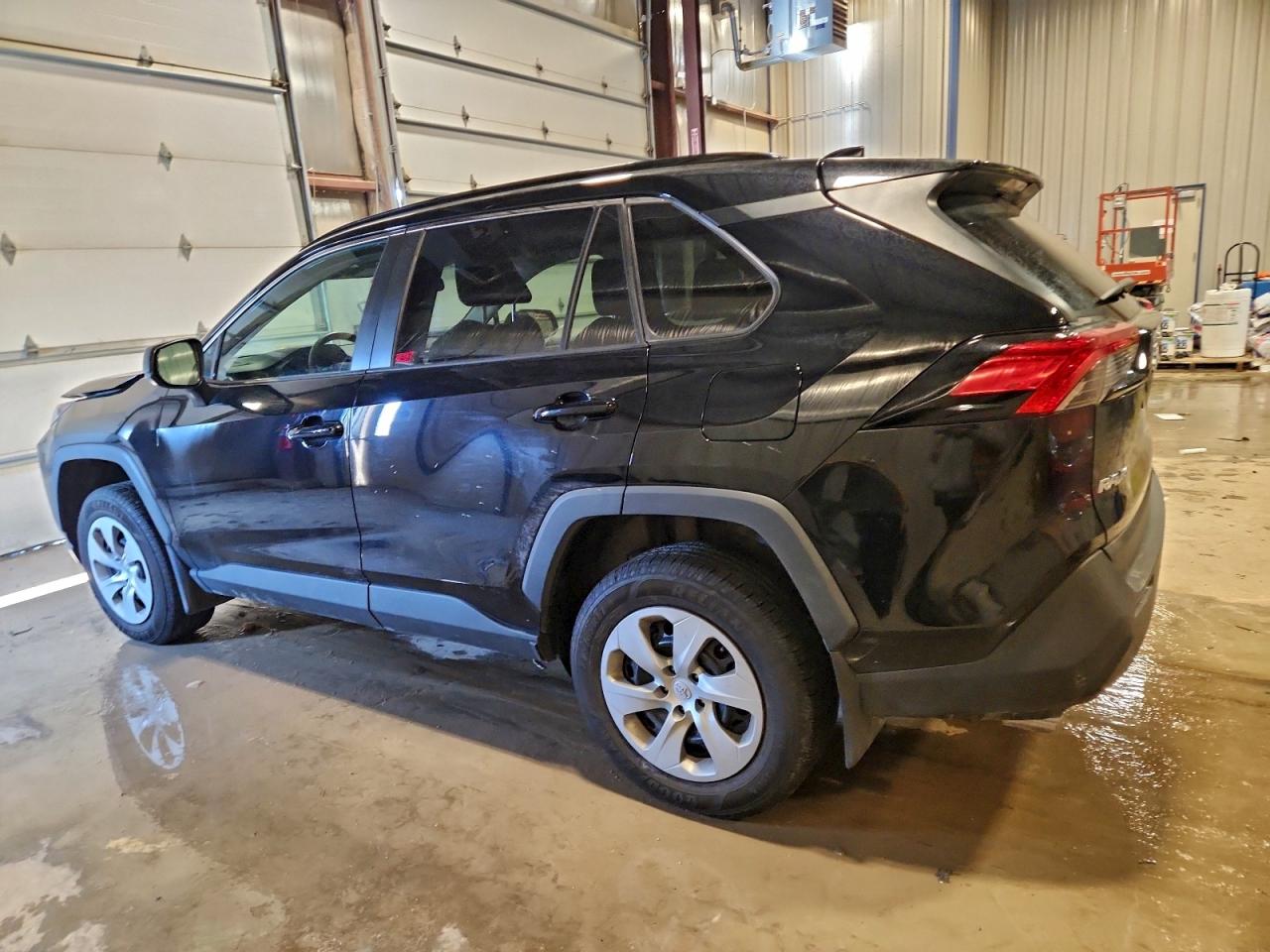 2021 TOYOTA RAV4 LE photo 2